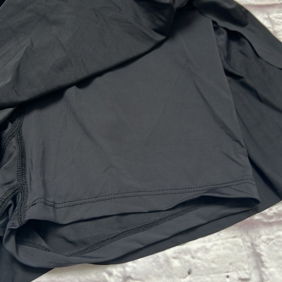 Women’s black flowy shorts phone pocket - Picture 4 of 6